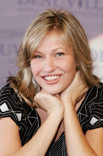 Joey Lauren Adams | Biography, Movie Highlights and Photos | AllMovie